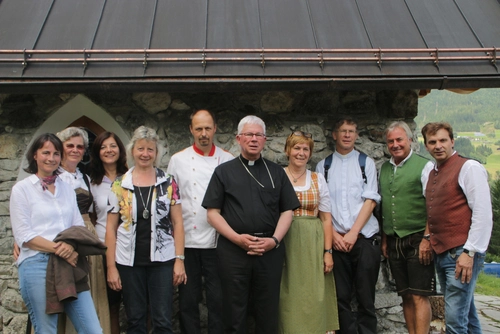 Gruppenfoto mit dem Erzbischof