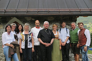 Gruppenfoto mit dem Erzbischof